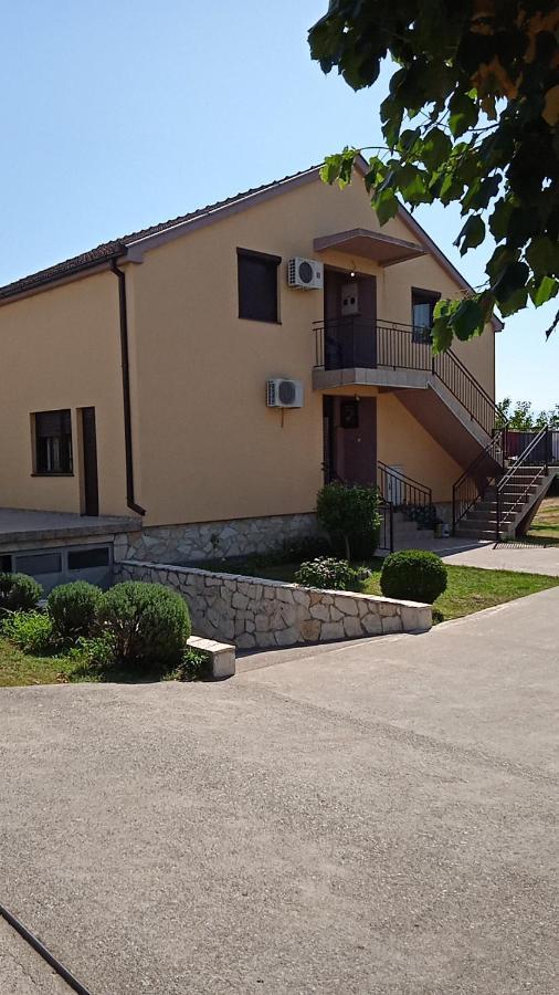 Hostel Vera - Airport Podgorica Mitrovici  Exterior foto